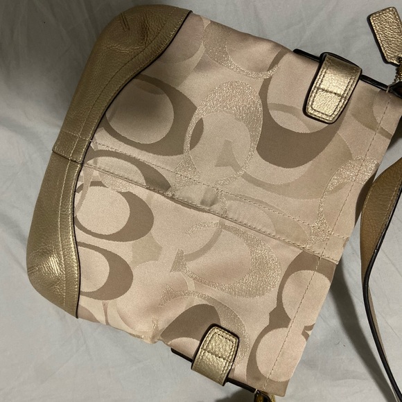 Coach signature gold chain crossbody/shoulder bag - Picture 4 of 9